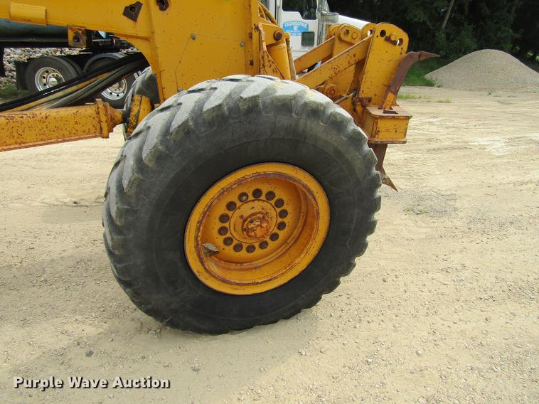 image for item DF3837 1986 John Deere 770BH motor grader