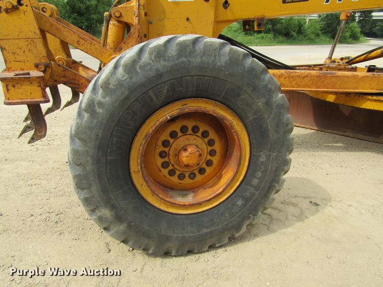 image for item DF3837 1986 John Deere 770BH motor grader