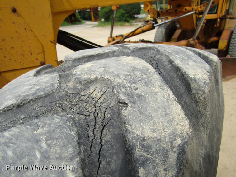 image for item DF3837 1986 John Deere 770BH motor grader