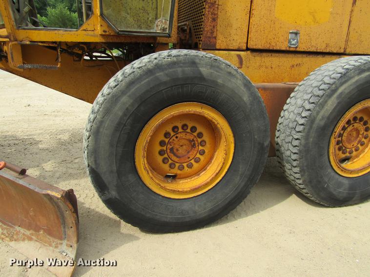 image for item DF3837 1986 John Deere 770BH motor grader