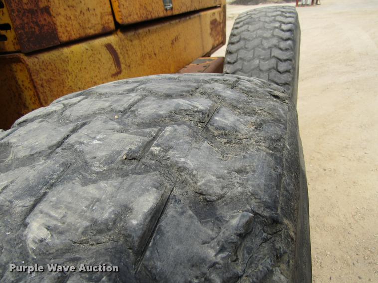 image for item DF3837 1986 John Deere 770BH motor grader