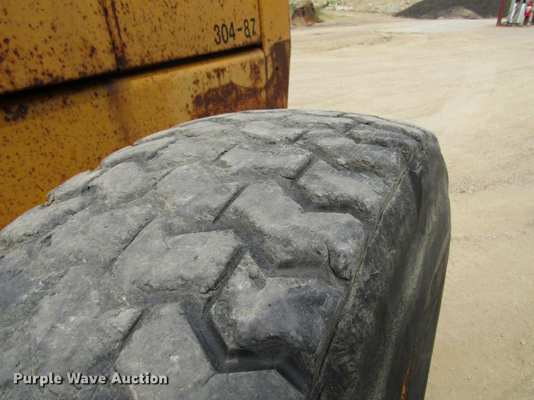 image for item DF3837 1986 John Deere 770BH motor grader