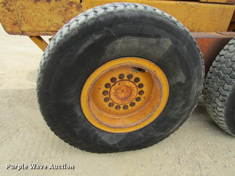 image for item DF3837 1986 John Deere 770BH motor grader