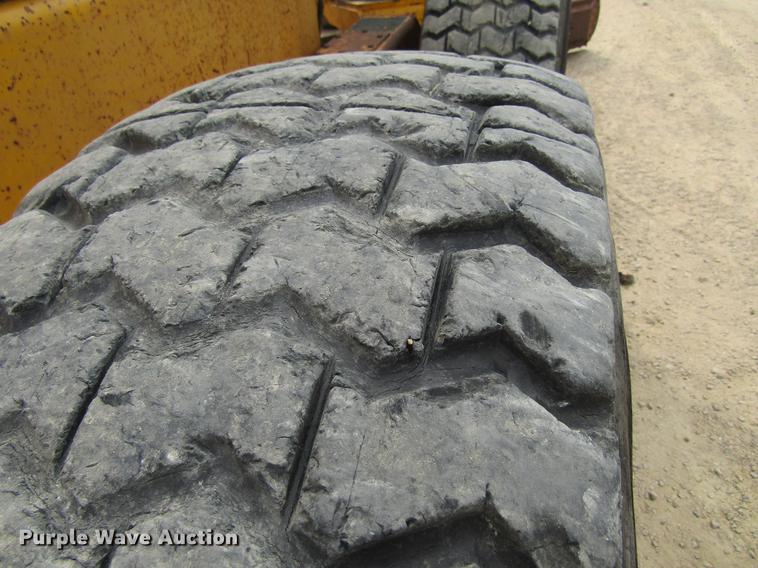 image for item DF3837 1986 John Deere 770BH motor grader