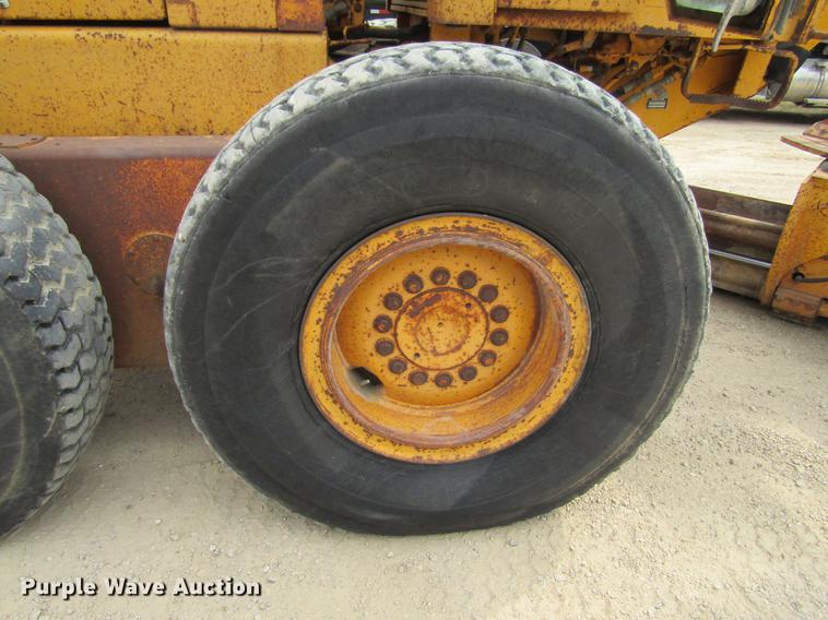 image for item DF3837 1986 John Deere 770BH motor grader