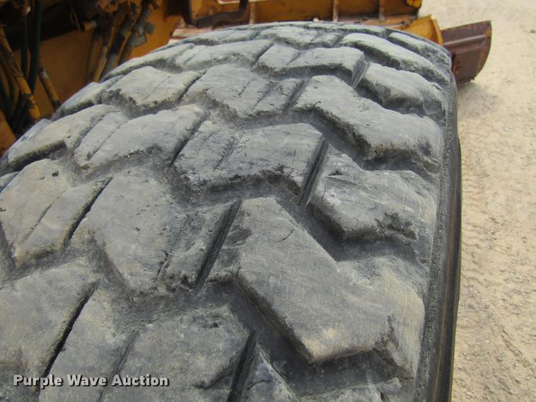 image for item DF3837 1986 John Deere 770BH motor grader