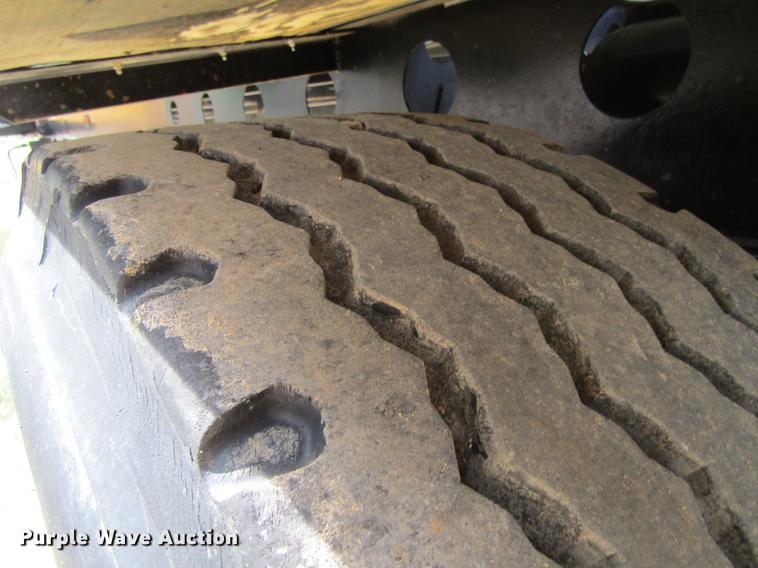 image for item DF3838 1999 Smithco side dump trailer