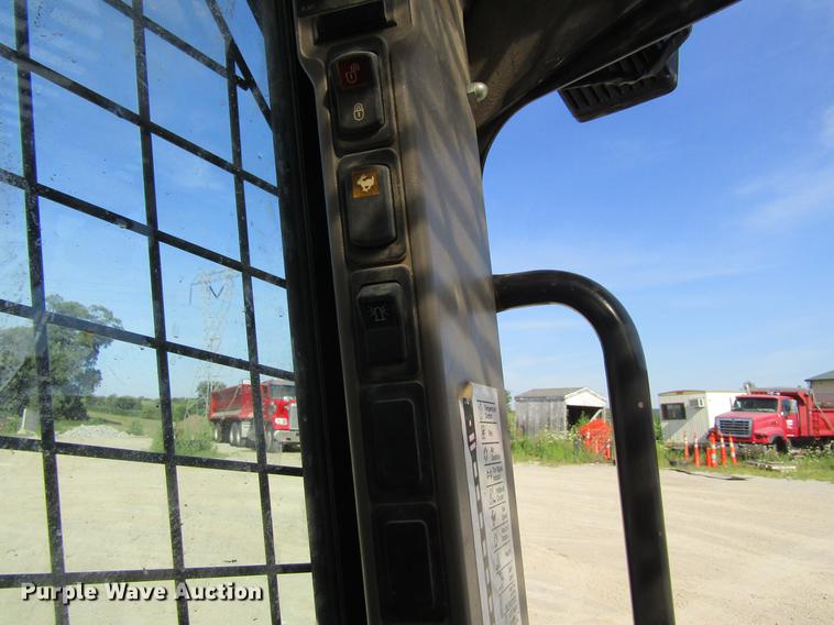 image for item DF3839 2013 Case SV250 skid steer