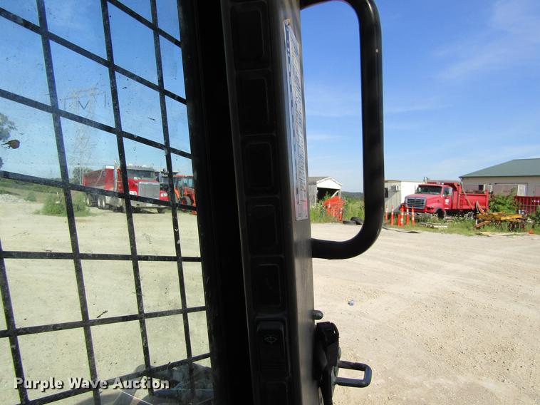 image for item DF3839 2013 Case SV250 skid steer