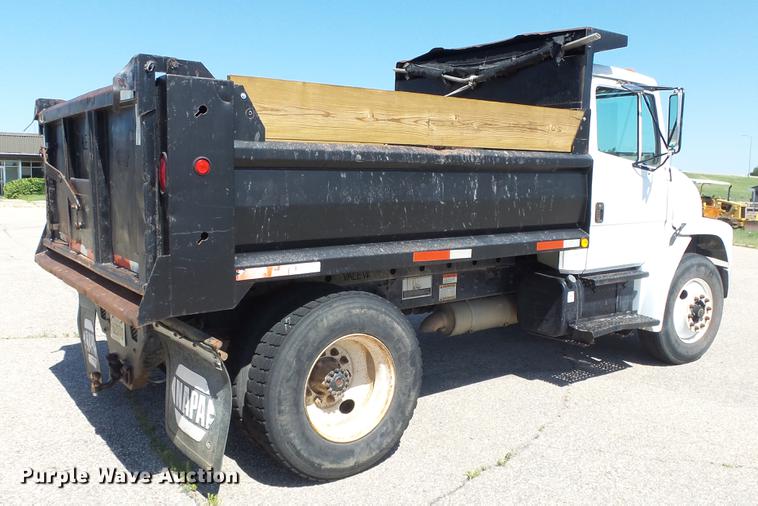 image for item DF4284 2003 Freightliner Business Class M2 dump truck