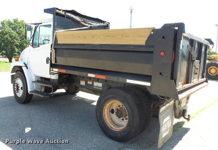image for item DF4284 2003 Freightliner Business Class M2 dump truck