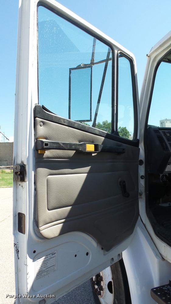 image for item DF4284 2003 Freightliner Business Class M2 dump truck