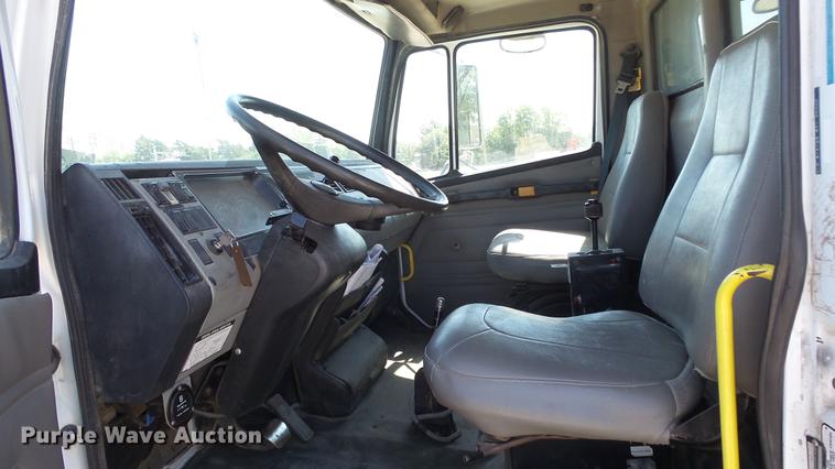 image for item DF4284 2003 Freightliner Business Class M2 dump truck