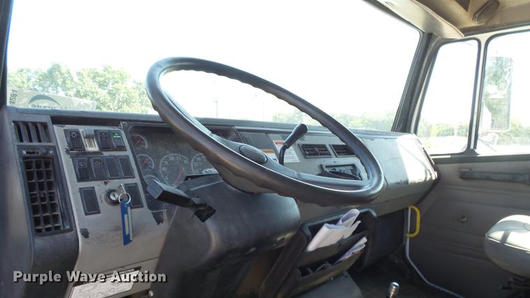 image for item DF4284 2003 Freightliner Business Class M2 dump truck