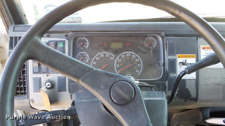 image for item DF4284 2003 Freightliner Business Class M2 dump truck