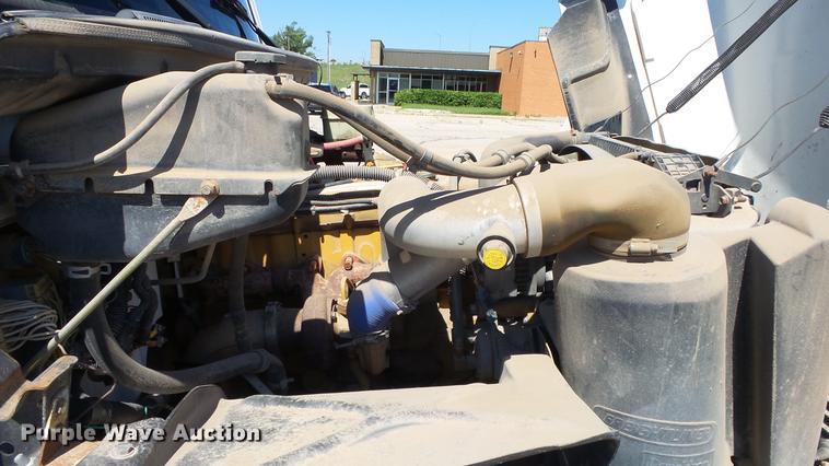 image for item DF4284 2003 Freightliner Business Class M2 dump truck