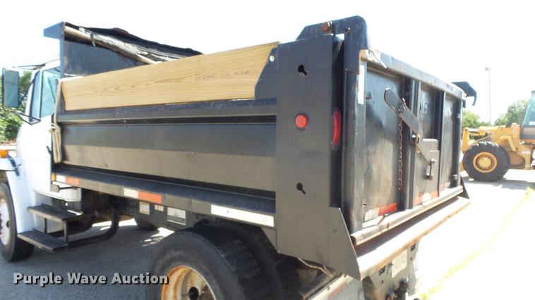 image for item DF4284 2003 Freightliner Business Class M2 dump truck