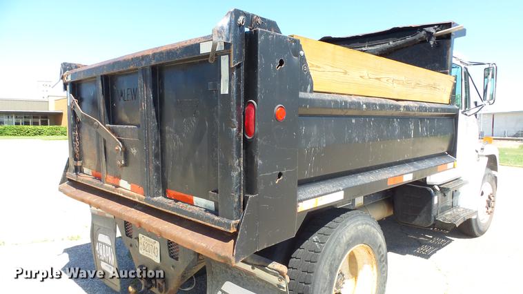 image for item DF4284 2003 Freightliner Business Class M2 dump truck