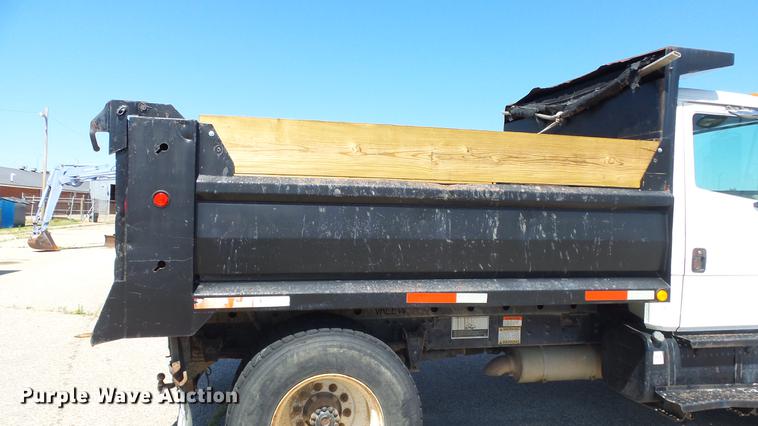 image for item DF4284 2003 Freightliner Business Class M2 dump truck