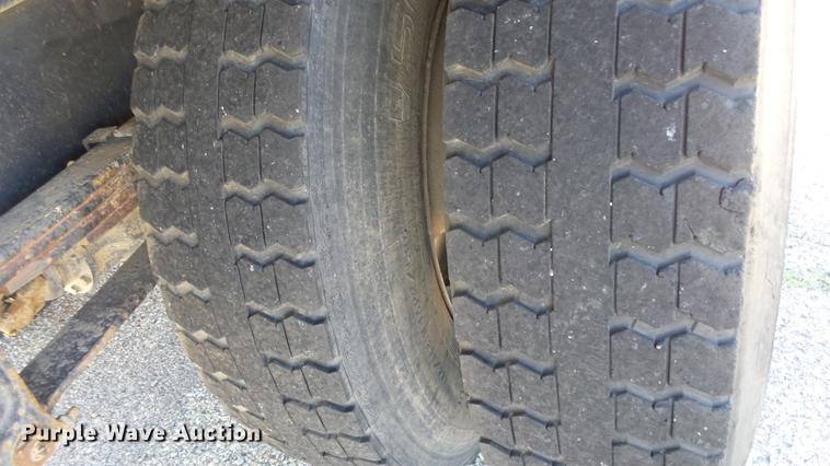 image for item DF4284 2003 Freightliner Business Class M2 dump truck