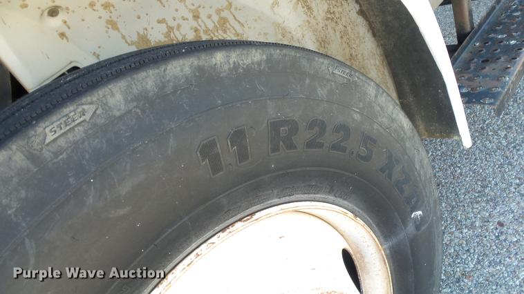 image for item DF4284 2003 Freightliner Business Class M2 dump truck