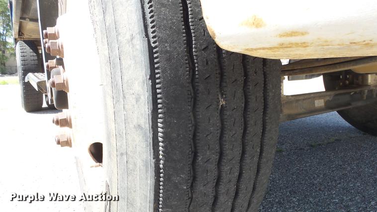 image for item DF4284 2003 Freightliner Business Class M2 dump truck