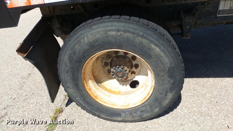 image for item DF4284 2003 Freightliner Business Class M2 dump truck