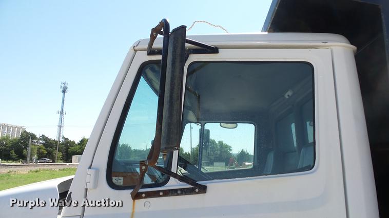 image for item DF4284 2003 Freightliner Business Class M2 dump truck