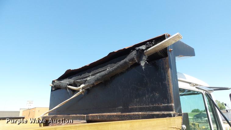 image for item DF4284 2003 Freightliner Business Class M2 dump truck