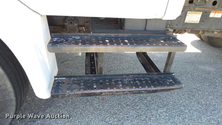 image for item DF4284 2003 Freightliner Business Class M2 dump truck