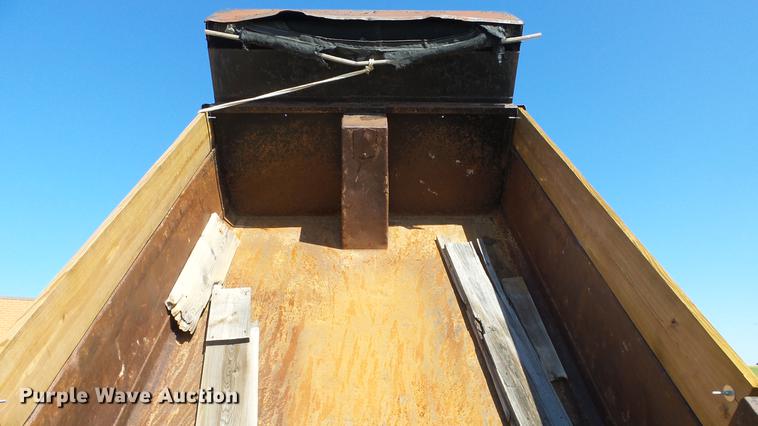 image for item DF4284 2003 Freightliner Business Class M2 dump truck