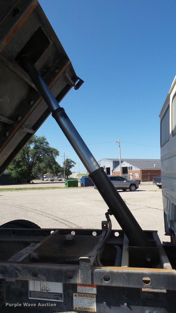 image for item DF4284 2003 Freightliner Business Class M2 dump truck