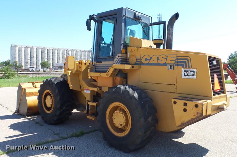 image for item DF4285 1997 Case 621B wheel loader