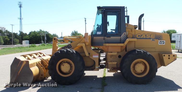 image for item DF4285 1997 Case 621B wheel loader