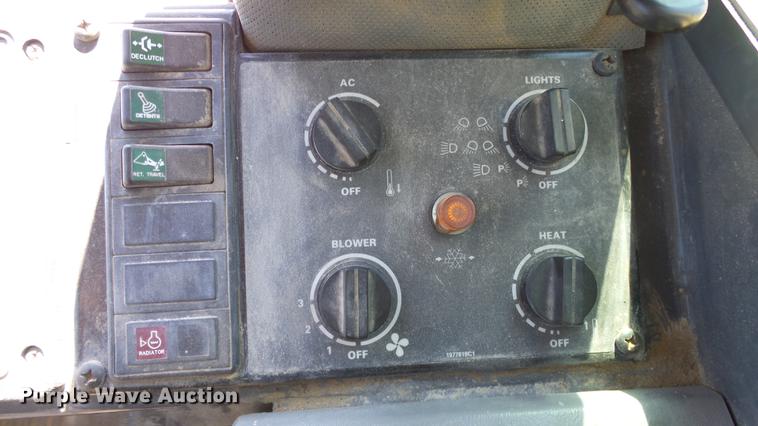 image for item DF4285 1997 Case 621B wheel loader