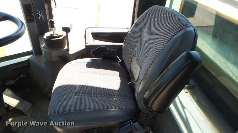 image for item DF4285 1997 Case 621B wheel loader