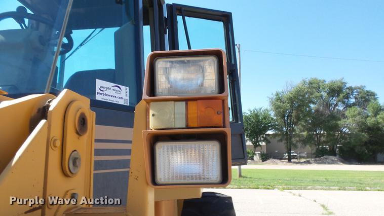 image for item DF4285 1997 Case 621B wheel loader