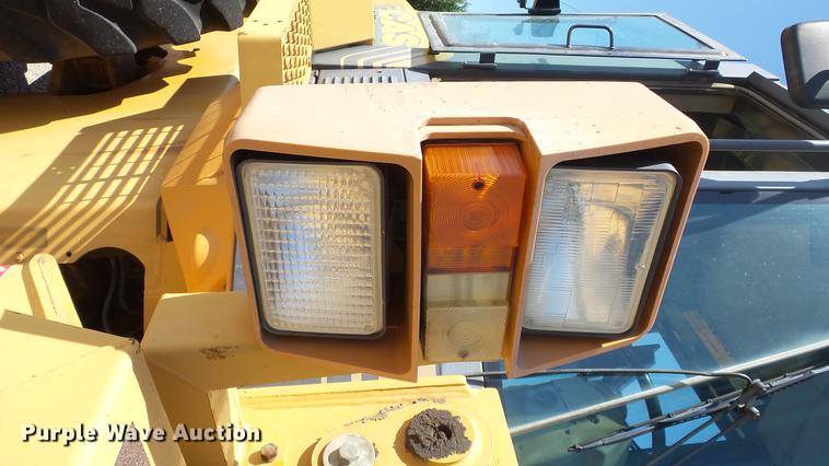 image for item DF4285 1997 Case 621B wheel loader