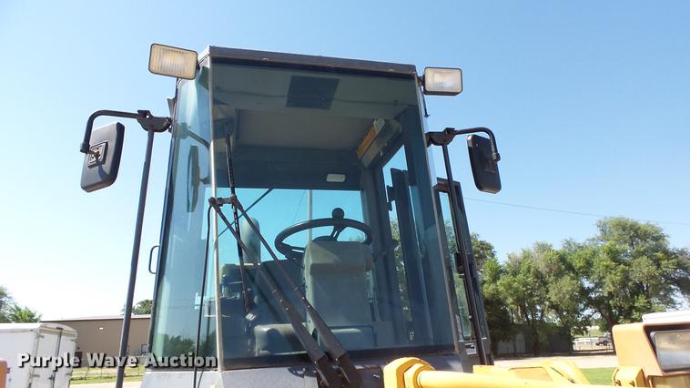 image for item DF4285 1997 Case 621B wheel loader