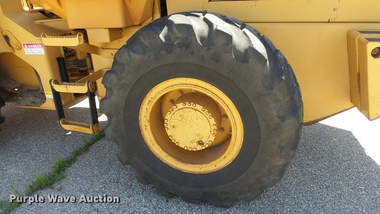 image for item DF4285 1997 Case 621B wheel loader