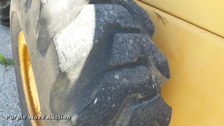 image for item DF4285 1997 Case 621B wheel loader