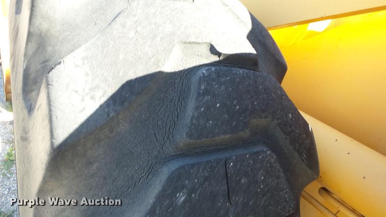 image for item DF4285 1997 Case 621B wheel loader