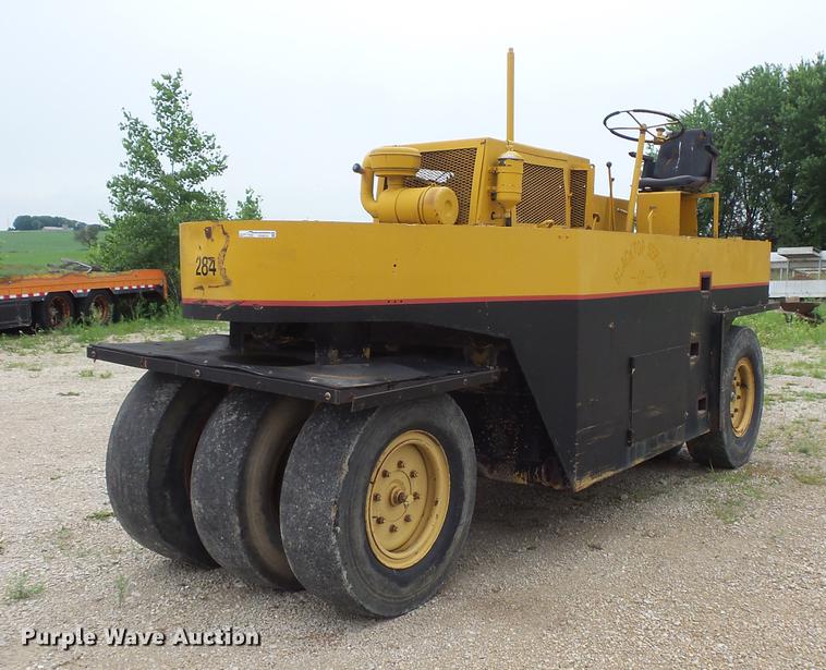 image for item DV9370 Clark RW-140 pneumatic roller