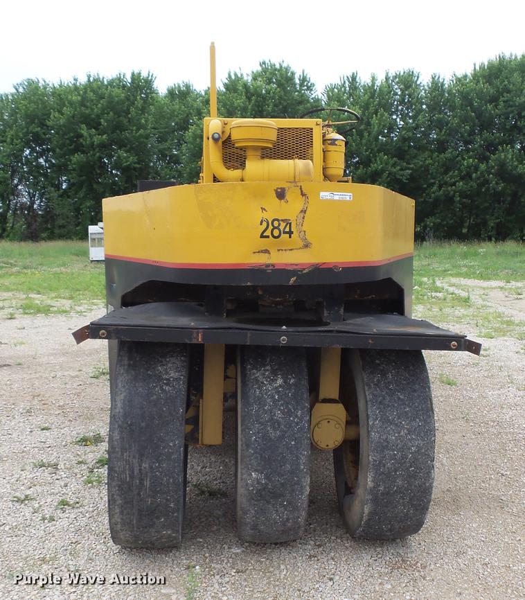 image for item DV9370 Clark RW-140 pneumatic roller