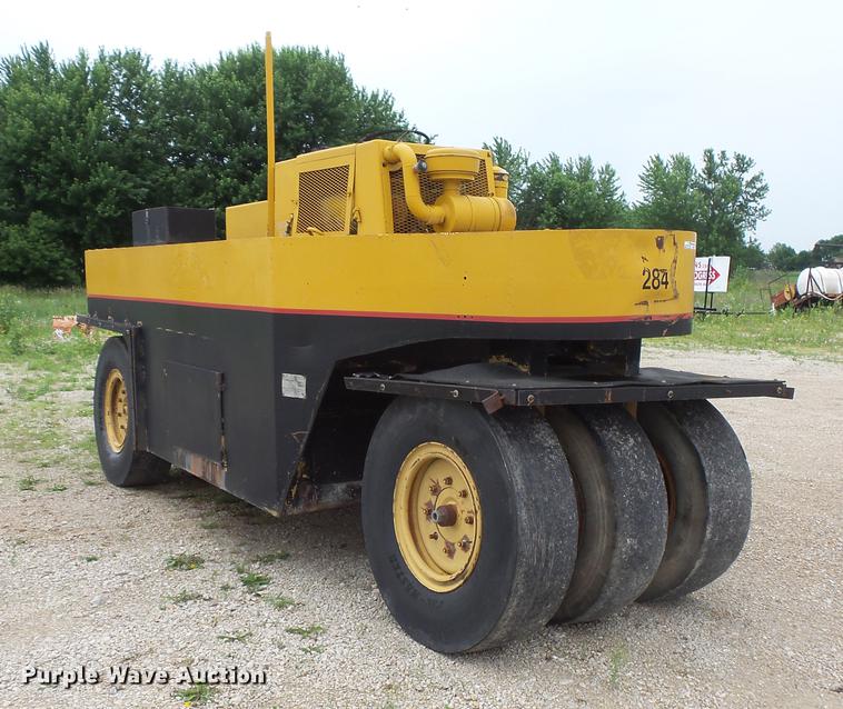 image for item DV9370 Clark RW-140 pneumatic roller