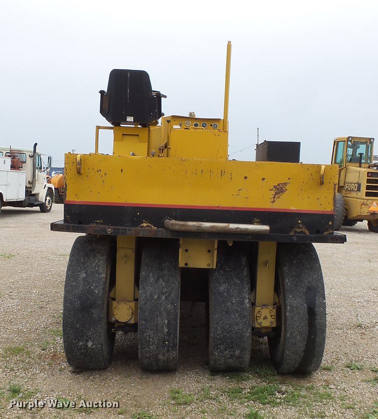 image for item DV9370 Clark RW-140 pneumatic roller