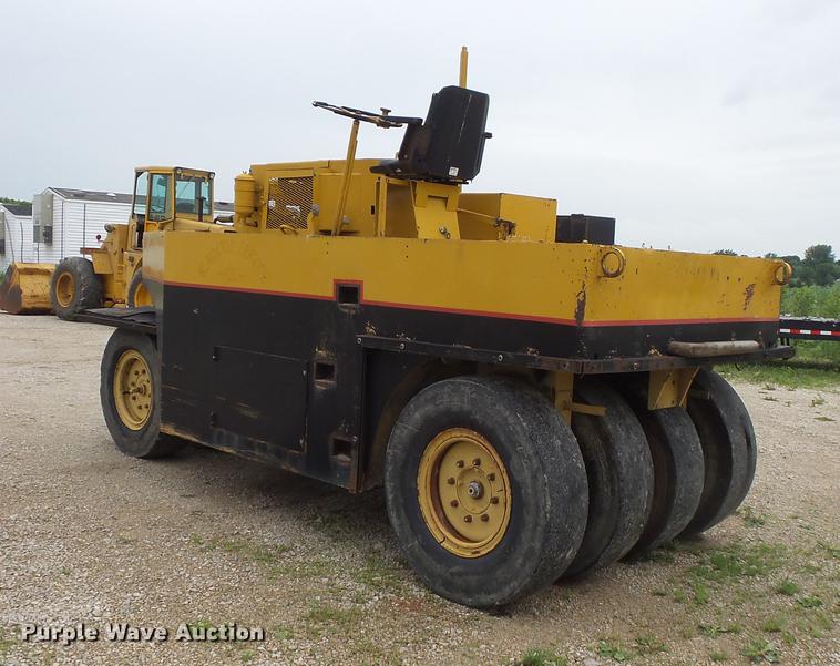 image for item DV9370 Clark RW-140 pneumatic roller