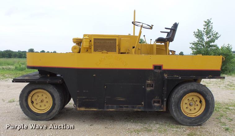 image for item DV9370 Clark RW-140 pneumatic roller