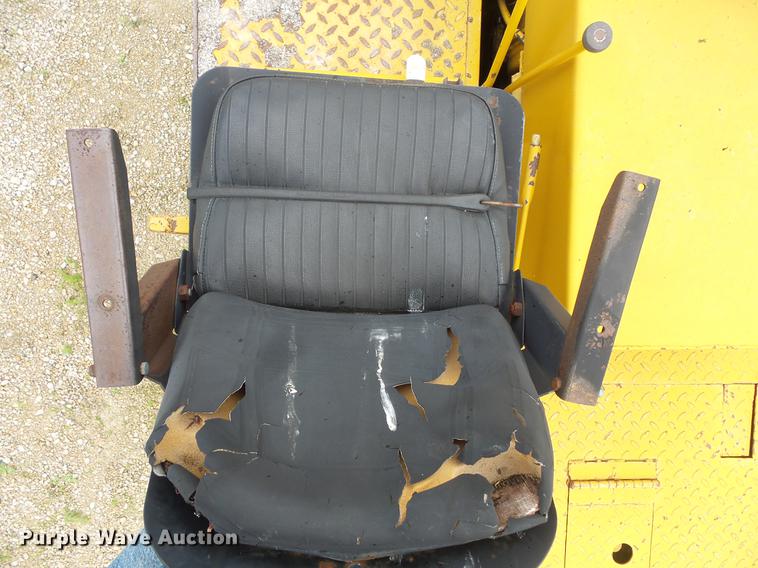 image for item DV9370 Clark RW-140 pneumatic roller