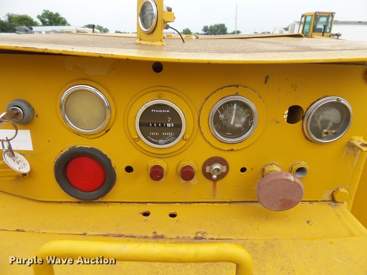 image for item DV9370 Clark RW-140 pneumatic roller